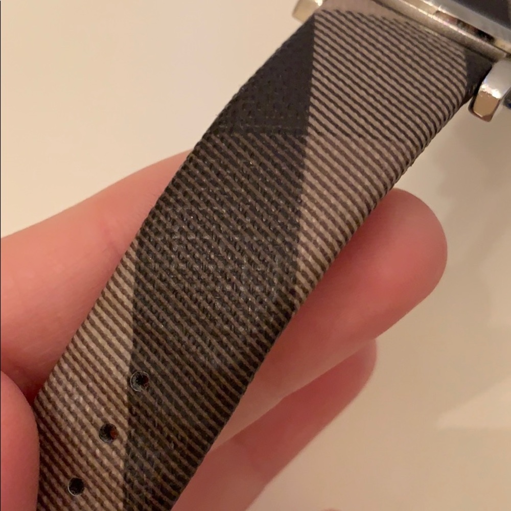 Women’s Burberry Watch - Picture 7 of 8